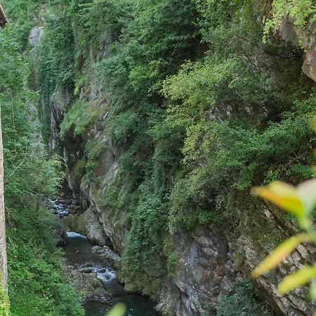 Terrace On Orrido Di Waterfall By Rent 内索