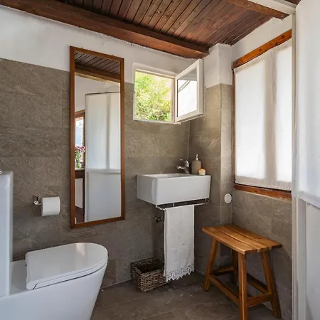 Terrace On Orrido Di Waterfall By Rent * نيسّو