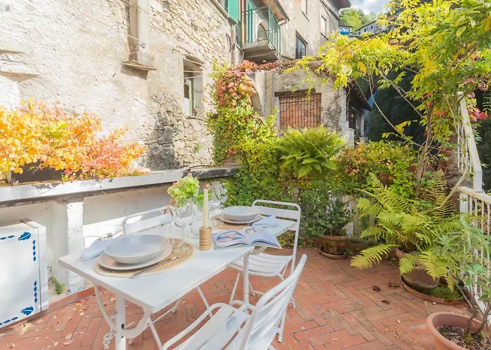 Terrace On Orrido Di Waterfall By Rent * Нессо